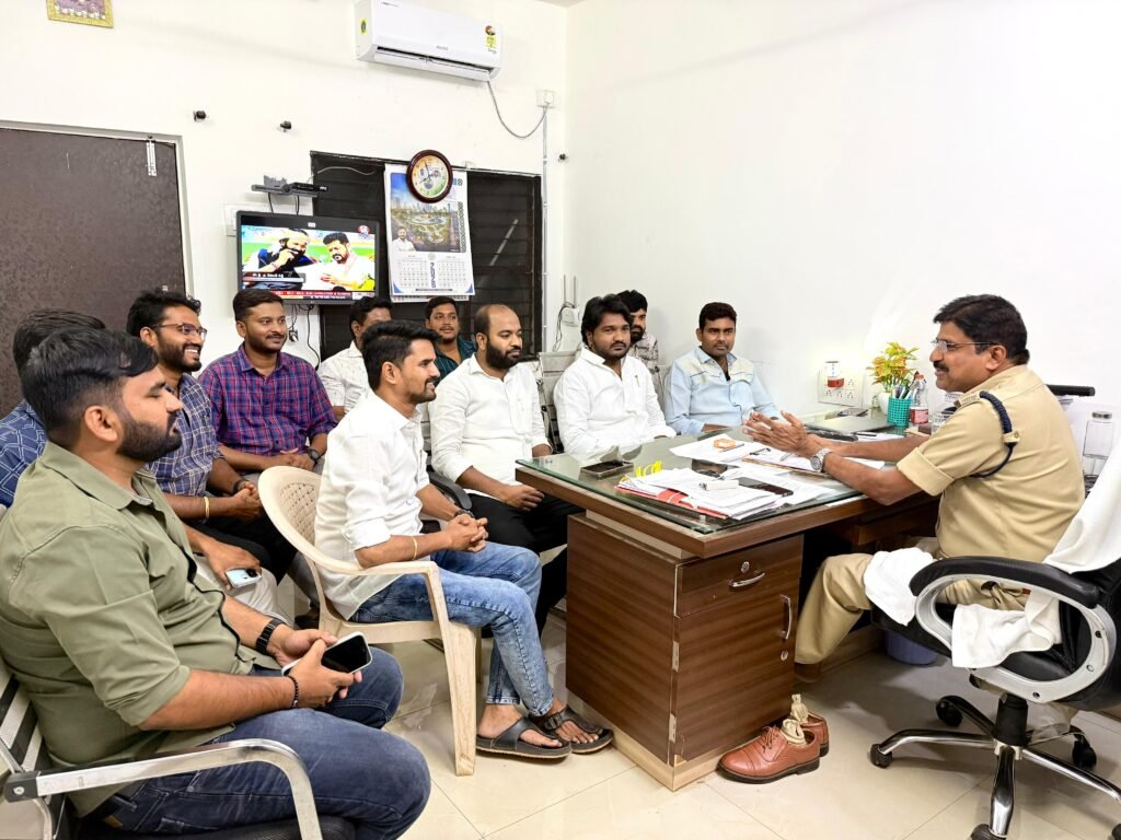 సురక్షిత వికారాబాద్ కోసం యువతతో డీఎస్పీ అంజయ్య సమావేశం