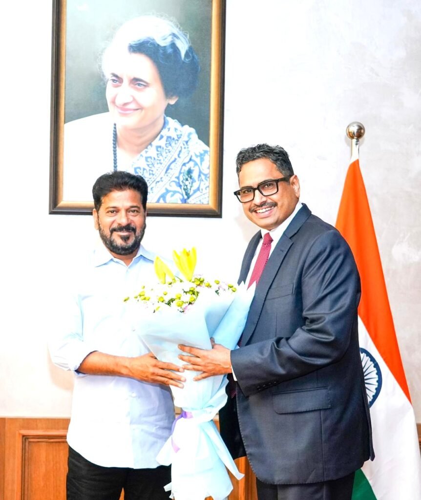 ముఖ్యమంత్రిని కలిసిన నూతన సీఎస్ సంజయ్ జాజు
