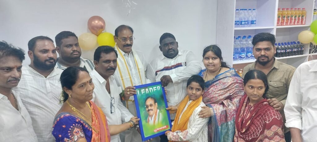 వినియోగదారుల మనసులు గెలుచుకుంటేనే వ్యాపారంలో విజయం సాధ్యం: బండి రమేష్