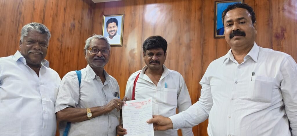 పెండింగ్‌లో ఉన్న పీఎఫ్ బకాయిలను వెంటనే జమ చేయాలి: ఏఐటీయూసీ