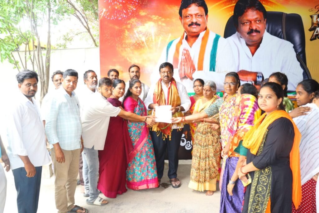 ప్రగతి నగర్ కూరగాయల మార్కెట్ కొనసాగింపుపై కొలన్ హన్మంత్ రెడ్డికి వినతి