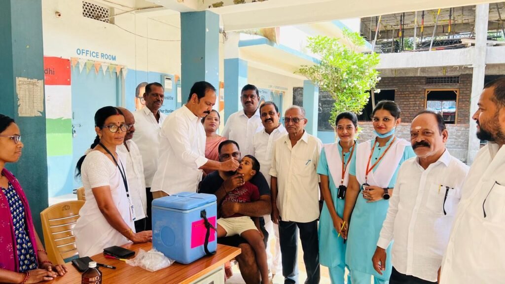 పోలియో చుక్కలు వేయిద్దాం.. పోలియోను నిర్మూలిద్దాం!