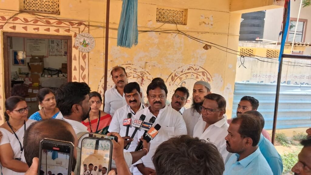ఎస్ఐఆర్ హెల్ప్ డెస్క్ ప్రారంభించిన కొలన్