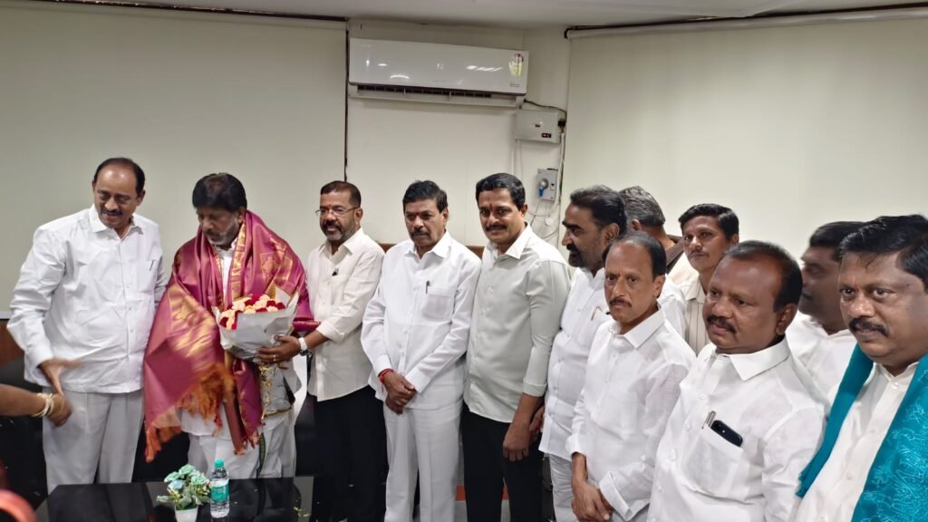 వరంగల్‌లో ఉప ముఖ్యమంత్రి భట్టి విక్రమార్కకు టీపీసీసీ ఉపాధ్యక్షుడు నమిండ్ల శ్రీనివాస్ ఘన స్వాగతం