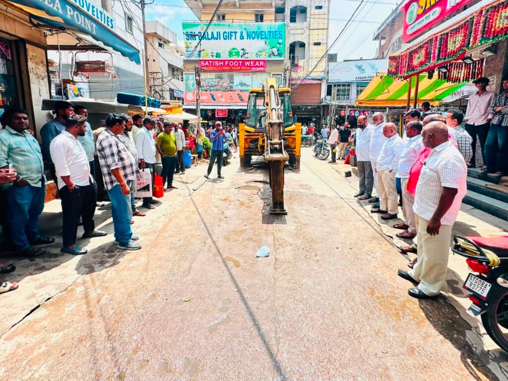 షాపూర్ నగర్‌లో రూ.18 లక్షల సీసీ రోడ్డు పనులకు శంకుస్థాపన.. కుత్బుల్లాపూర్ అభివృద్ధికి ప్రభుత్వం కట్టుబడి ఉందన్న కూన శ్రీశైలం గౌడ్