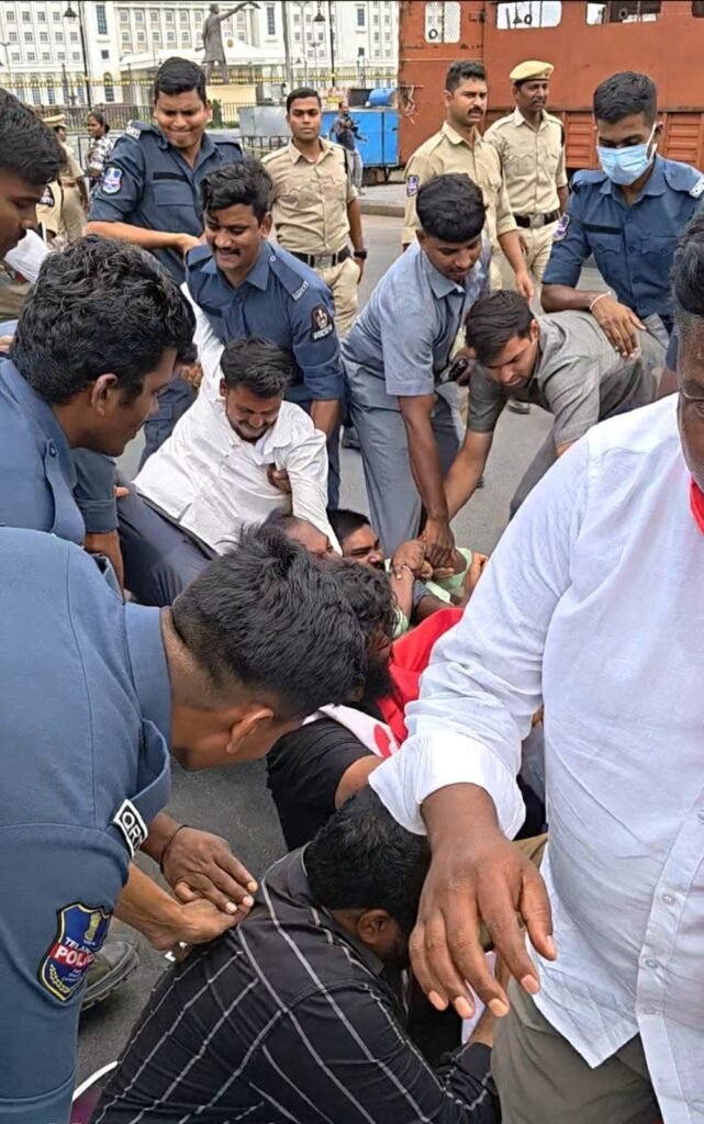 చలో సెక్రటేరియట్ ముట్టడిలో ఉద్రిక్తత